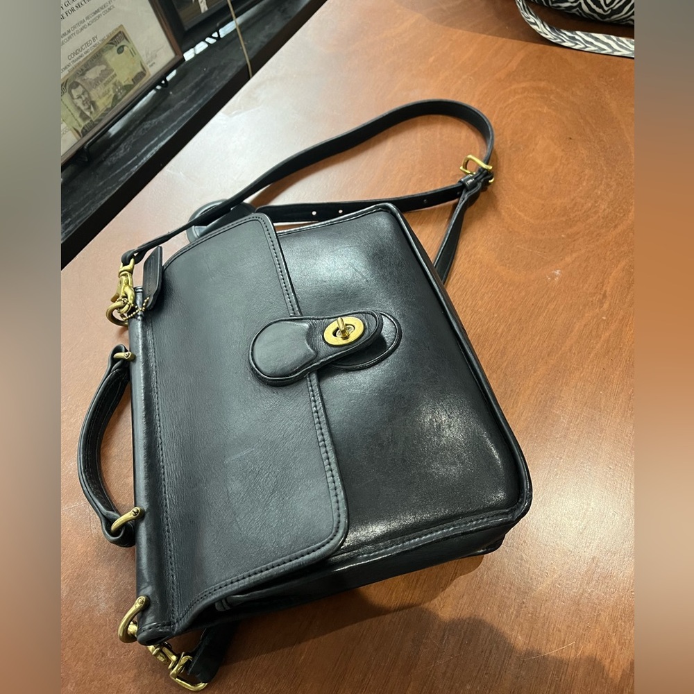 Vintage Coach Willis 9927 -black with Gold Hardware - Picture 9 of 13